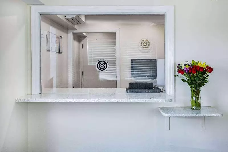 Hotelli Super 8 By Wyndham Lindenhurst