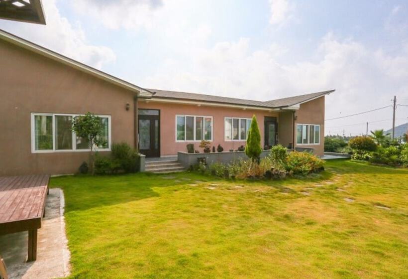 Jeju Wooden Attic Pension