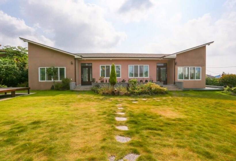 Jeju Wooden Attic Pension