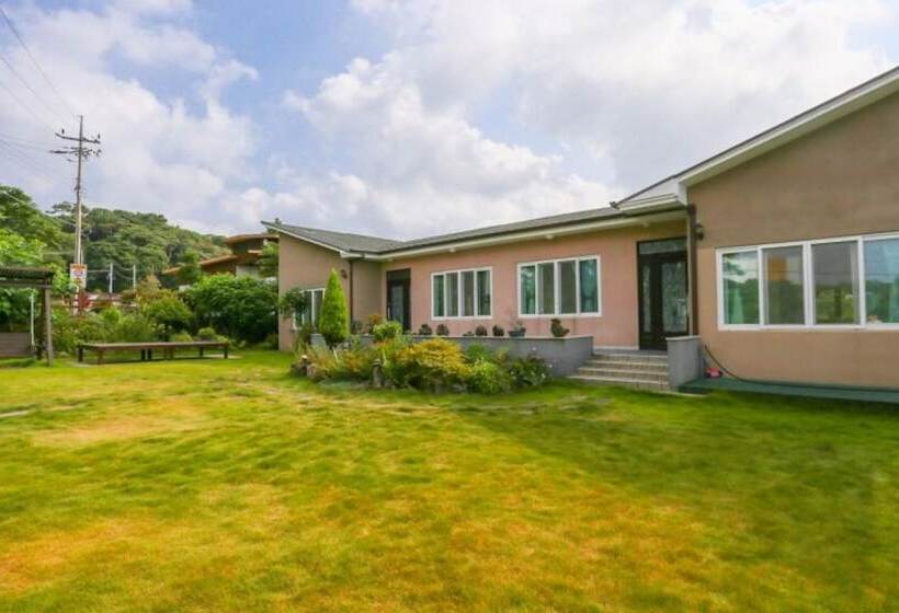 Jeju Wooden Attic Pension