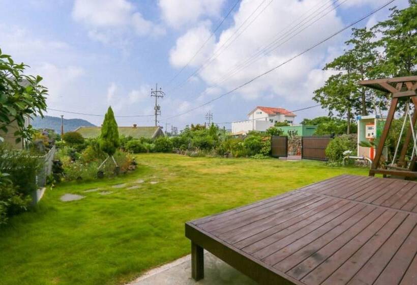 Jeju Wooden Attic Pension