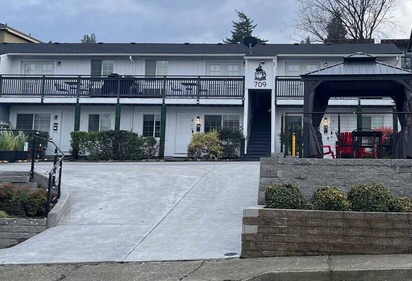 Отель Hood River Suites Apartment