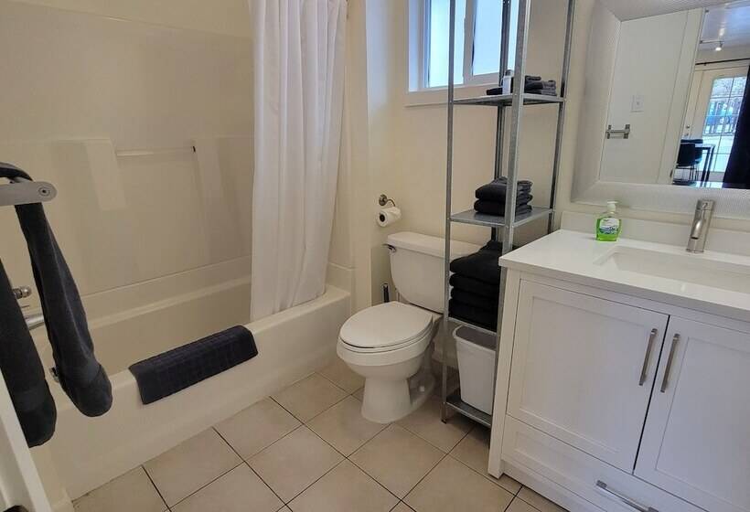 Отель Hood River Suites Apartment