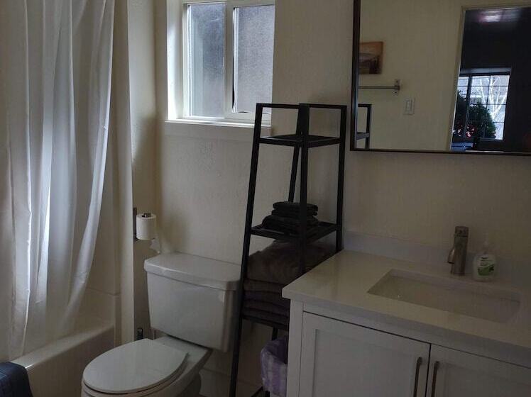 Отель Hood River Suites Apartment