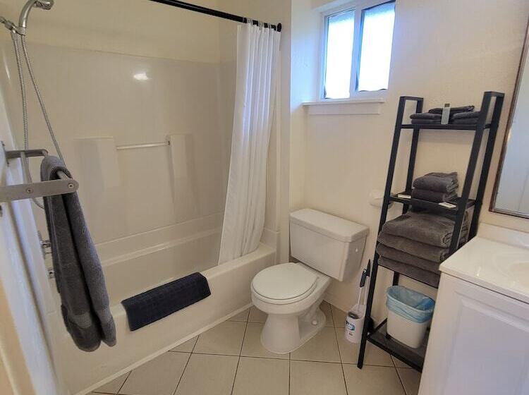 Отель Hood River Suites Apartment