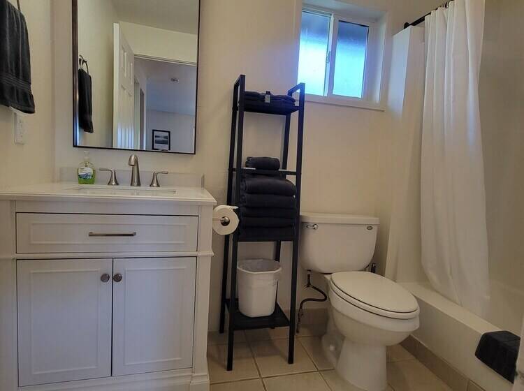 Отель Hood River Suites Apartment