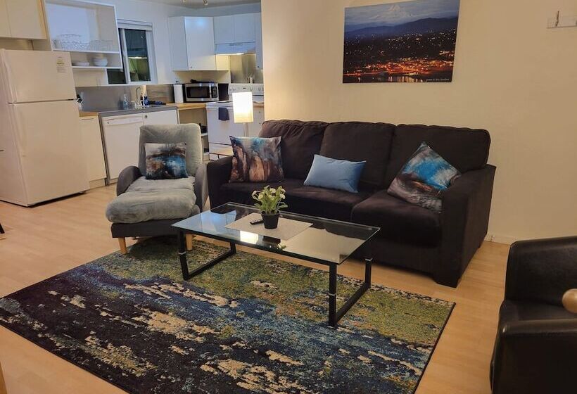 Отель Hood River Suites Apartment