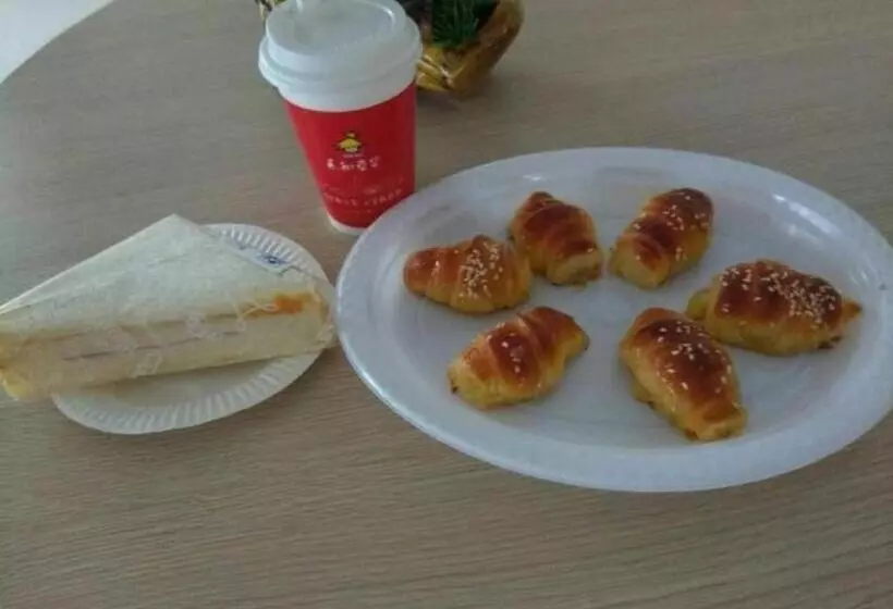 Hotelli Greentree Inn Zhanjiang Haitian Bus Station