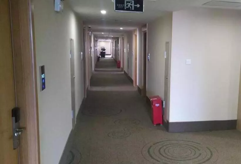 Hotelli Greentree Inn Zhanjiang Haitian Bus Station