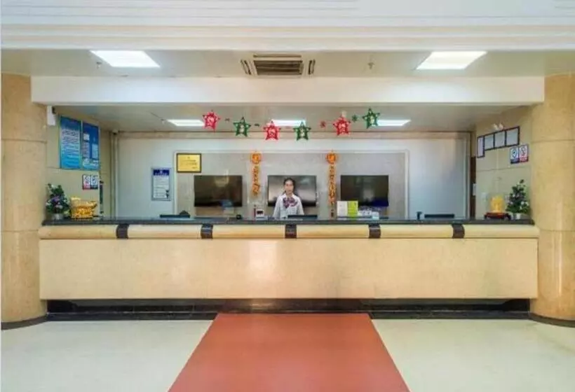 Hotelli Greentree Inn Zhanjiang Haitian Bus Station