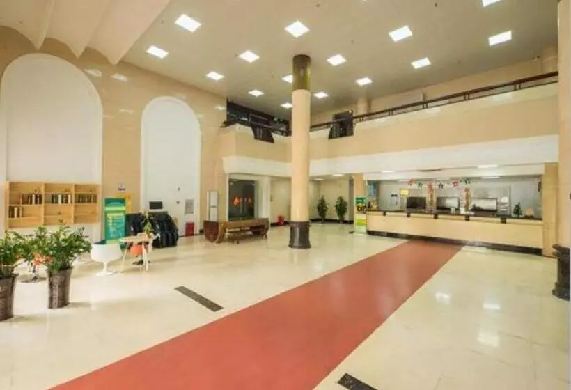 Hotelli Greentree Inn Zhanjiang Haitian Bus Station