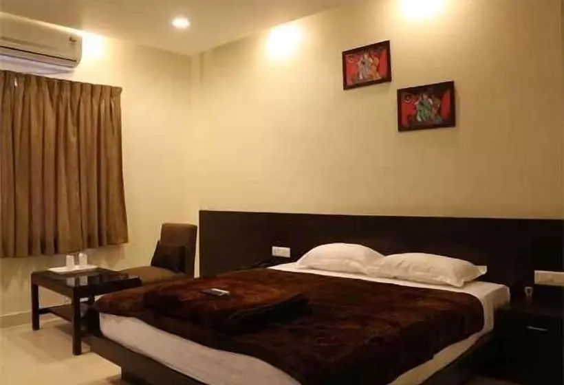 ホテル The Mohini Royale