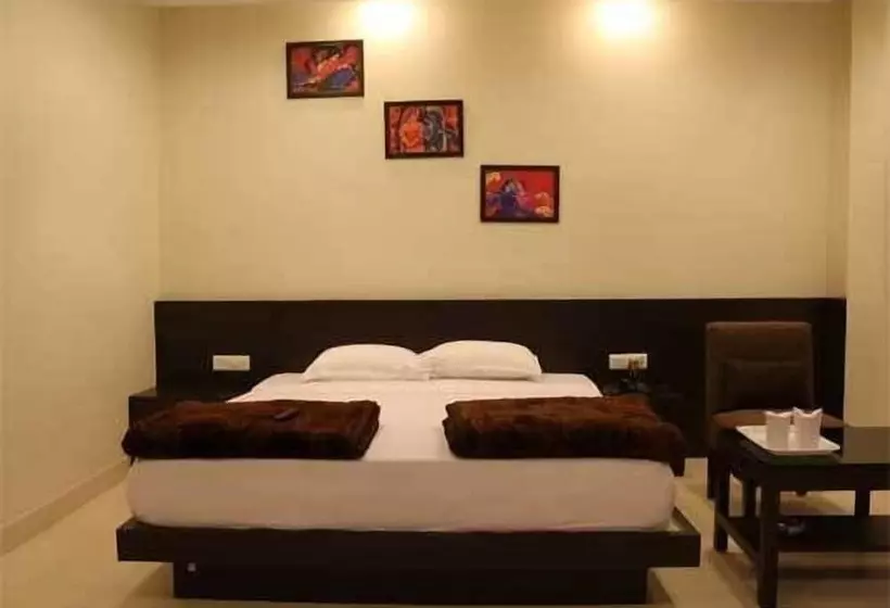 ホテル The Mohini Royale