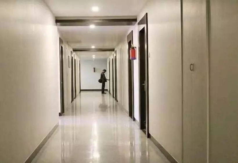 ホテル The Mohini Royale