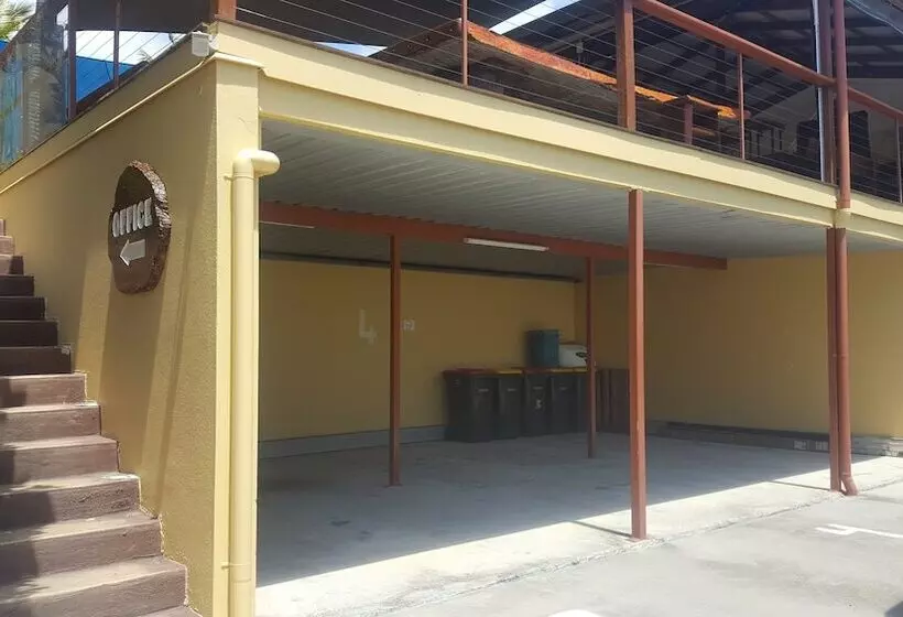 Hotelli Escape 1770  Adults Only