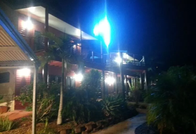 Hotelli Escape 1770  Adults Only