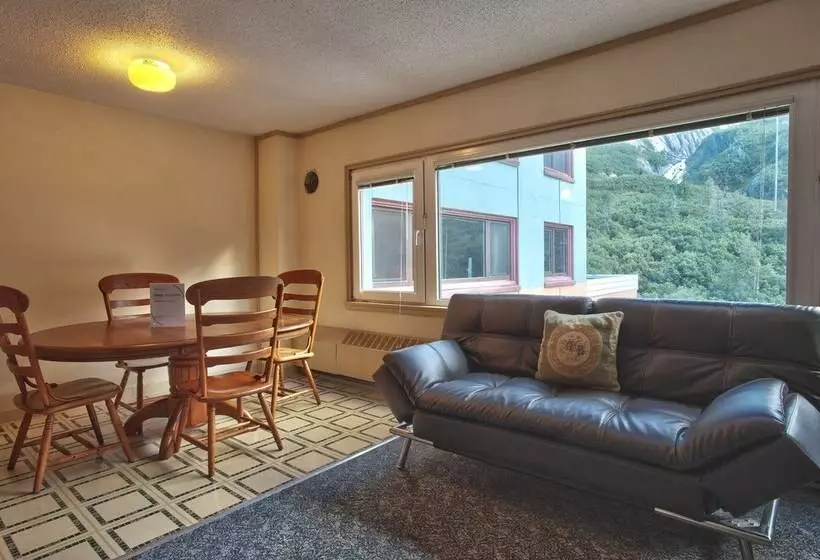 Hotelli Glacier View Condo Suites