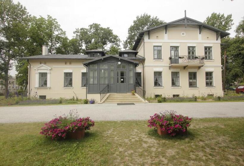 هتل Lawendowy Dworek