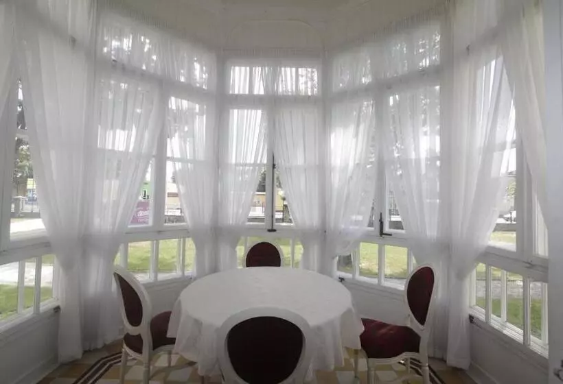 هتل Lawendowy Dworek