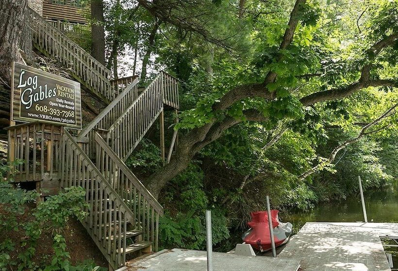 هتل Log Gables   Lake Front