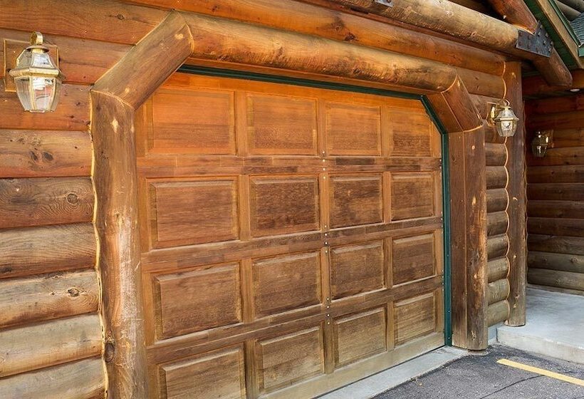 هتل Log Gables   Lake Front