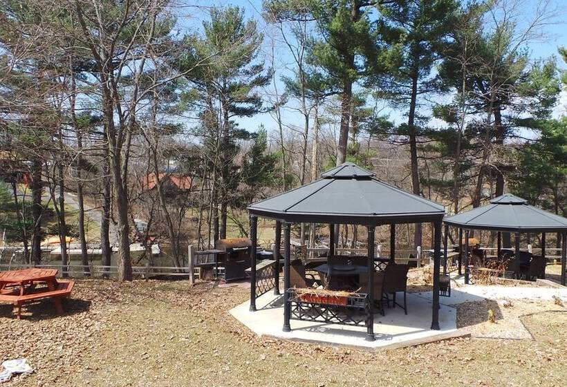 هتل Log Gables   Lake Front