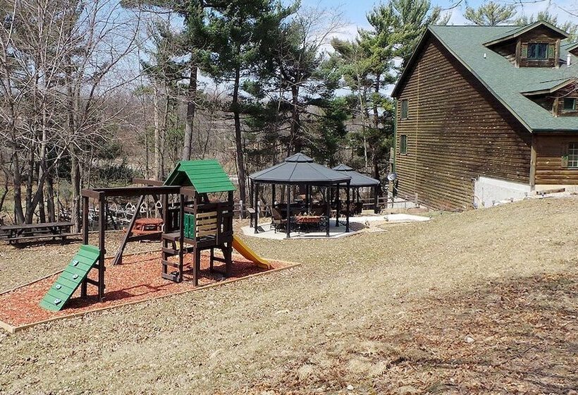 هتل Log Gables   Lake Front