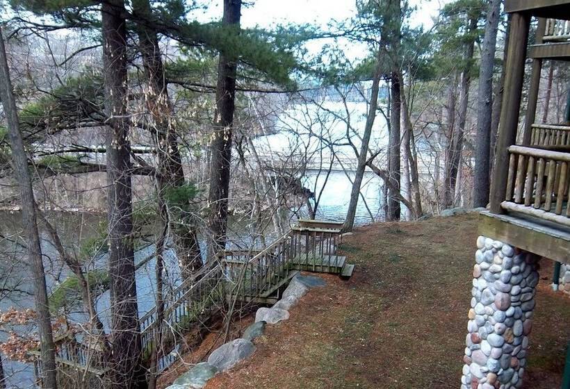 هتل Log Gables   Lake Front