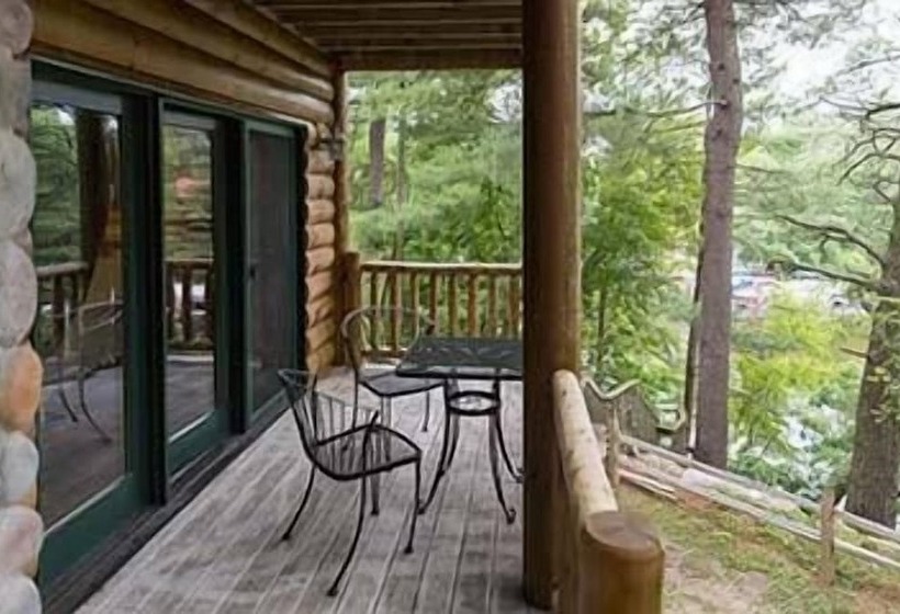 هتل Log Gables   Lake Front