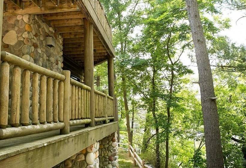 هتل Log Gables   Lake Front