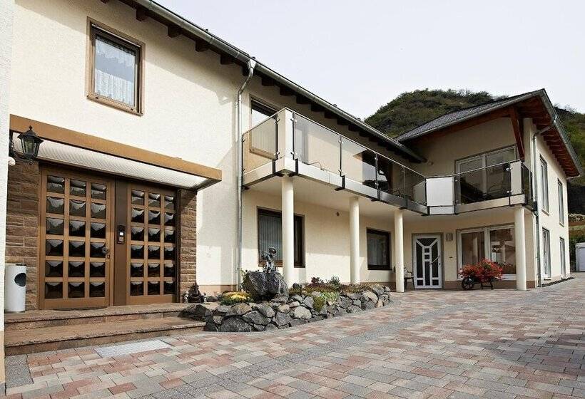 בית מלון כפרי & Restaurant Krone