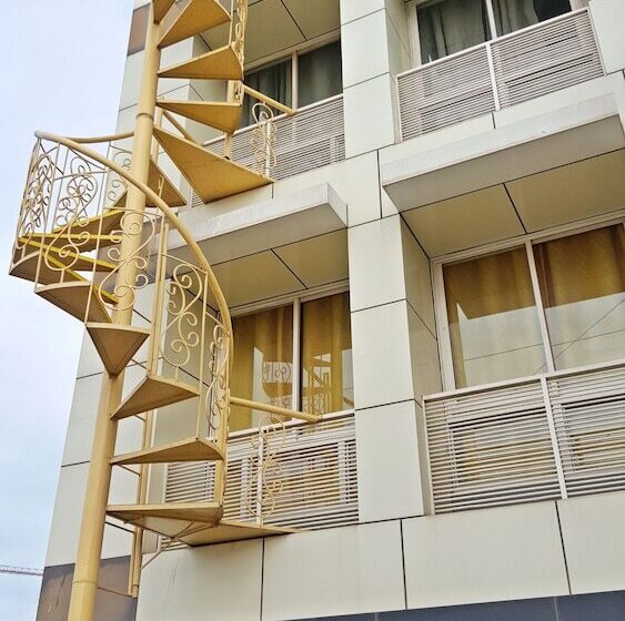 הוסטל Palawan Palm Suites