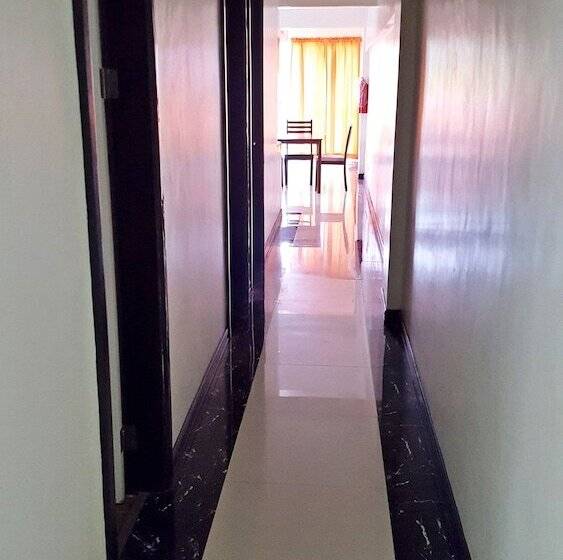 הוסטל Palawan Palm Suites