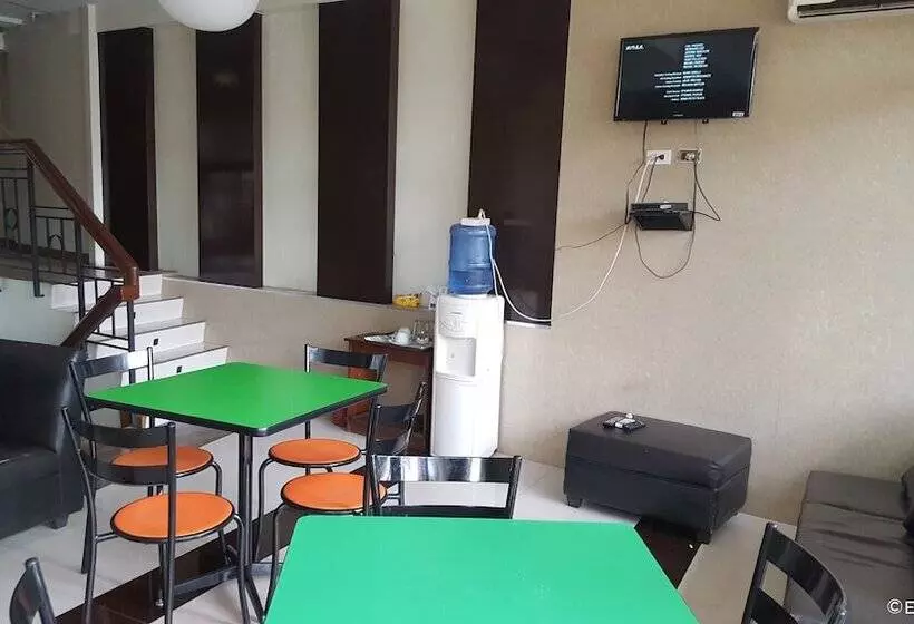 Albergue Palawan Palm Suites