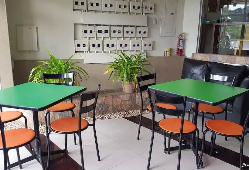 Albergue Palawan Palm Suites