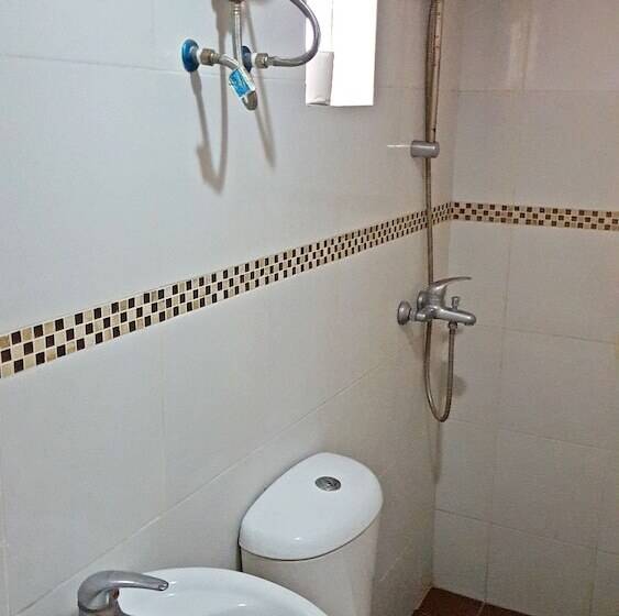 הוסטל Palawan Palm Suites