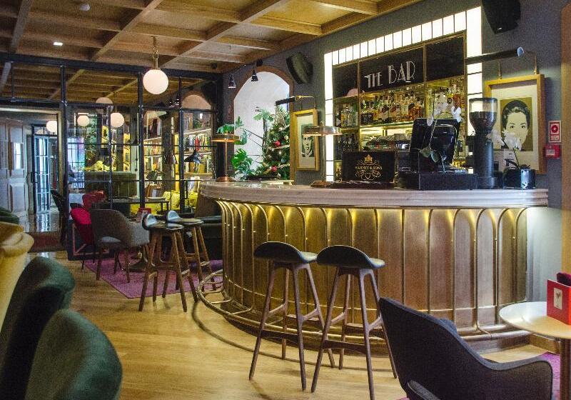 هتل Browns Central