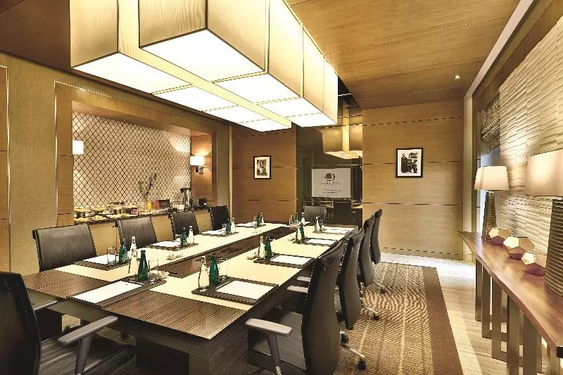 Отель Doubletree By Hilton Riyadh Al Muroj Business Gate