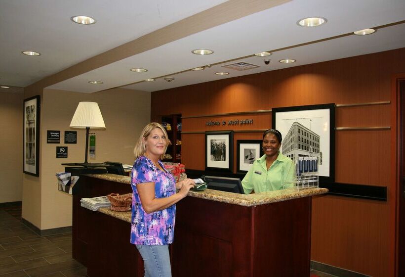 Otel Hampton Inn & Suites West Point