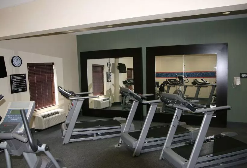 Отель Hampton Inn & Suites West Point