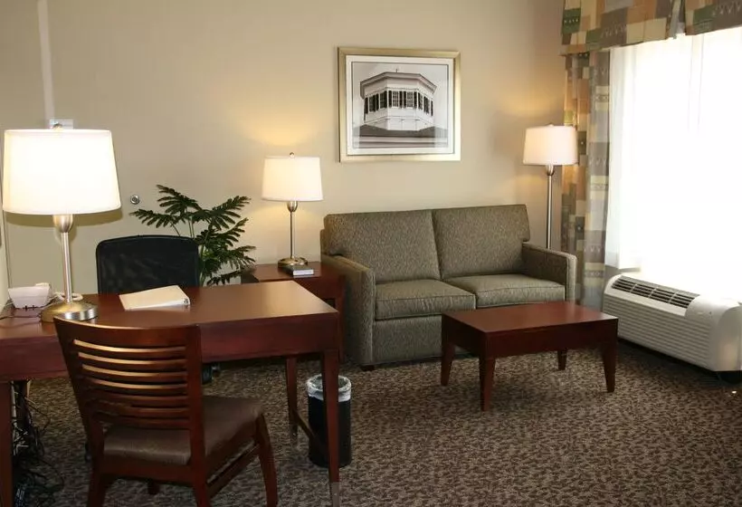 Отель Hampton Inn & Suites West Point