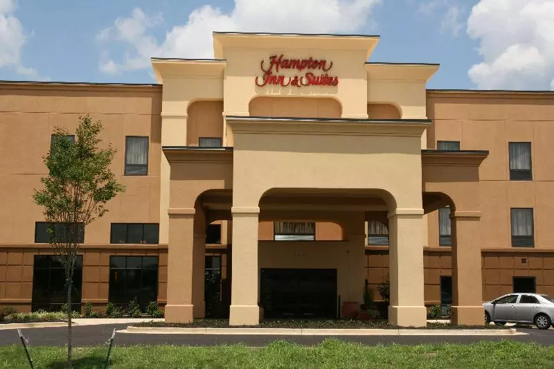 Отель Hampton Inn & Suites West Point
