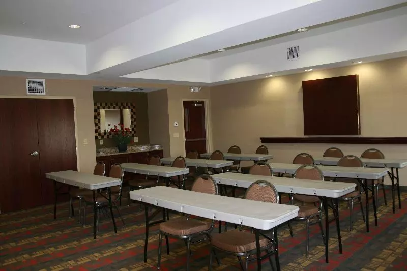 Отель Hampton Inn & Suites West Point