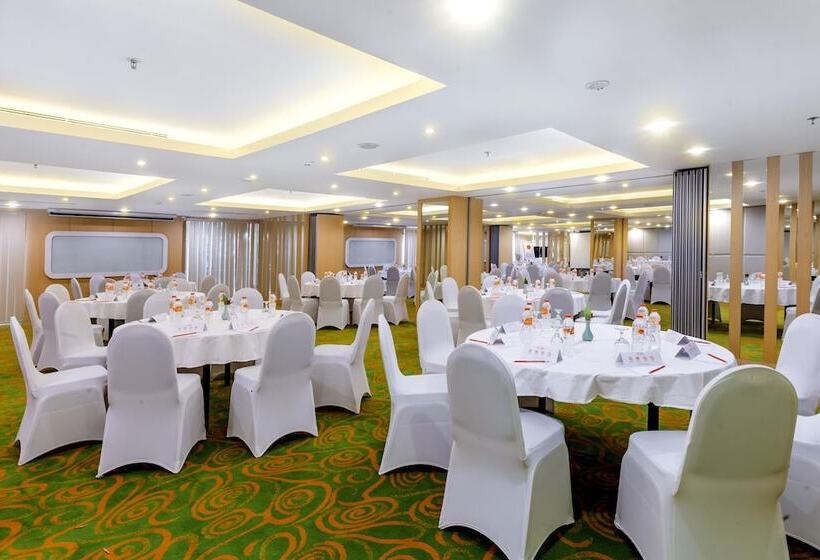 Harris Hotel Kuta Galleria Bali