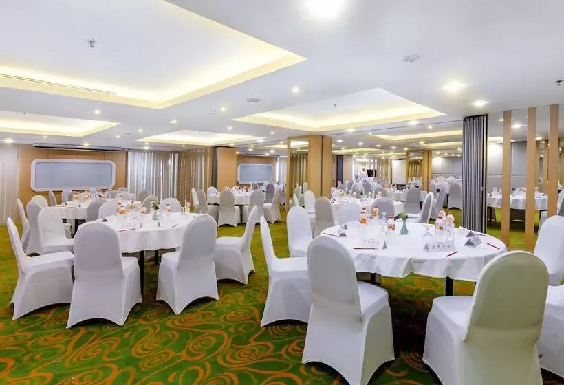 Harris Hotel Kuta Galleria   Bali