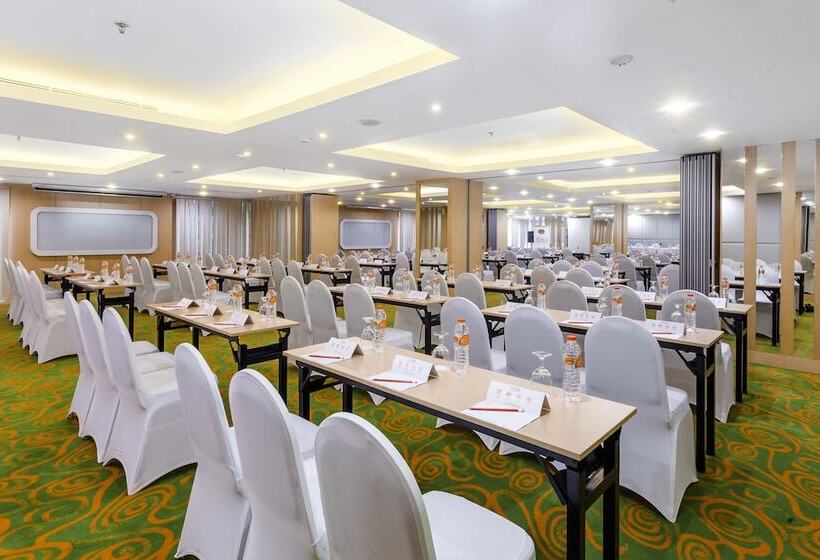 Harris Hotel Kuta Galleria Bali