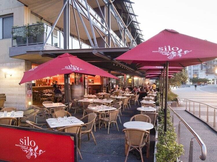 בית מלון כפרי Honeysuckle Executive Apartments