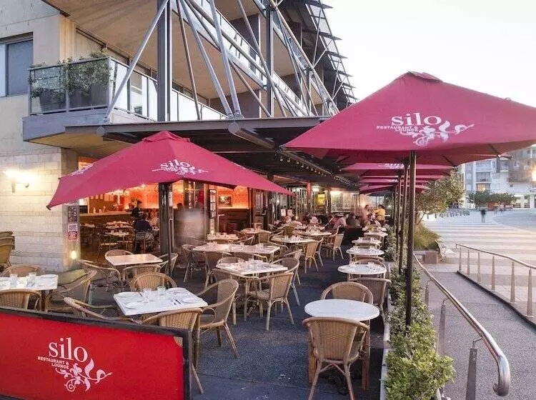 בית מלון כפרי Honeysuckle Executive Apartments