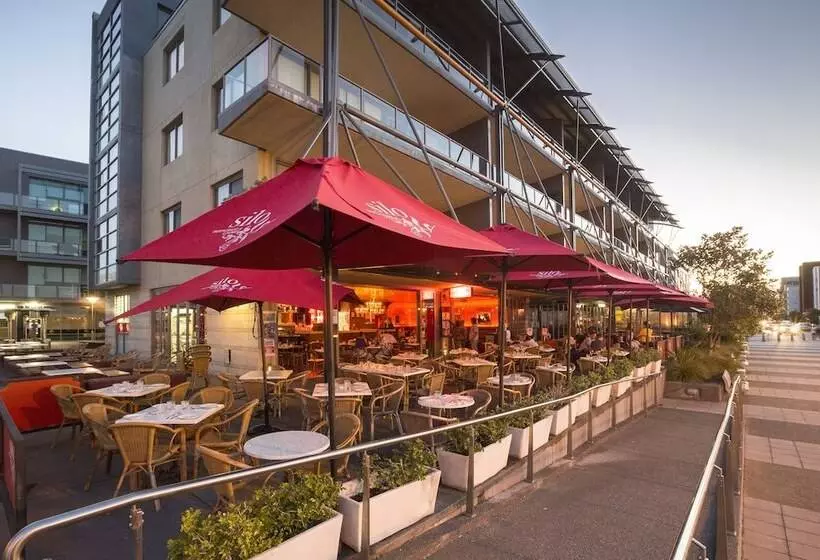 בית מלון כפרי Honeysuckle Executive Apartments