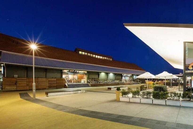 בית מלון כפרי Honeysuckle Executive Apartments